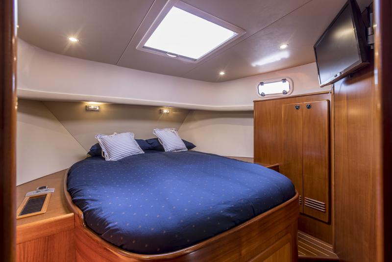 Book yachts online - motorboat - Belliure 44 MY - ROBUSTO - rent