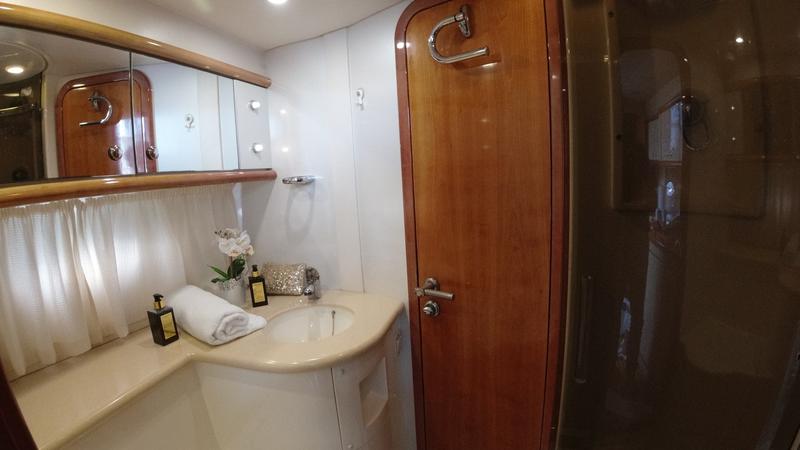 Book yachts online - motorboat - Sunseeker Portofino 40 - Maxim - rent