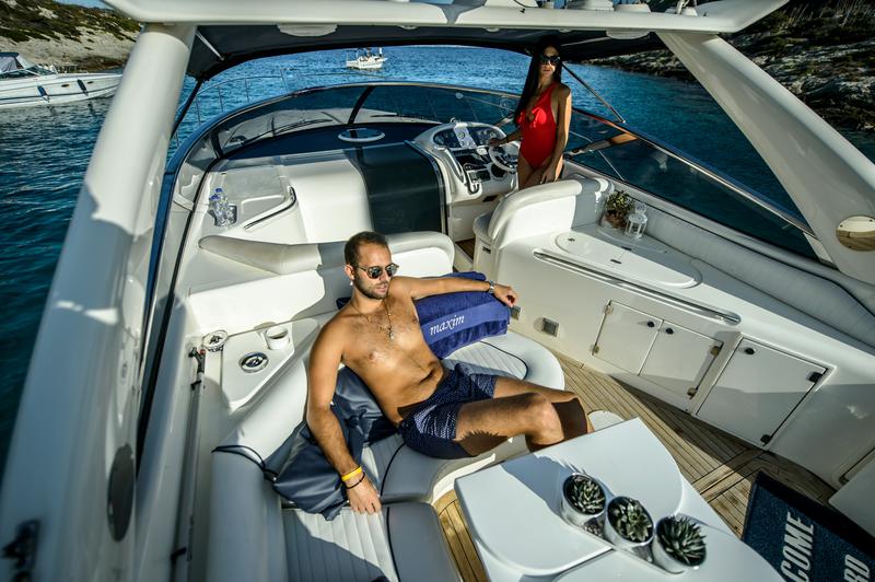 Book yachts online - motorboat - Sunseeker Portofino 40 - Maxim - rent