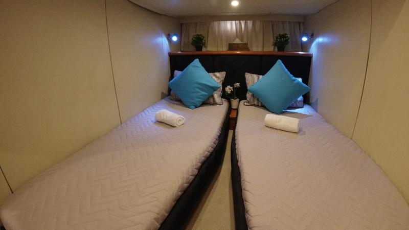 Book yachts online - motorboat - Sunseeker Portofino 40 - Maxim - rent