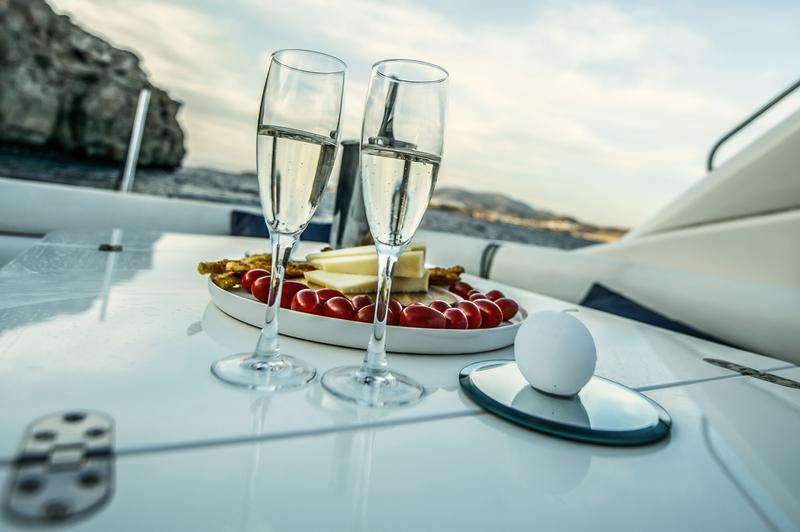 Book yachts online - motorboat - Sunseeker Portofino 40 - Maxim - rent