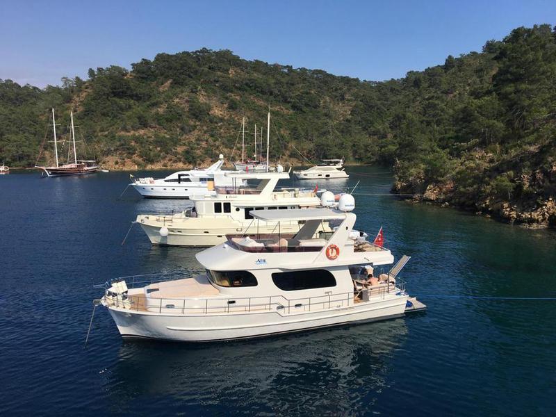 Book yachts online - motorboat - SES Yacht Trawler 55 - Atil - rent