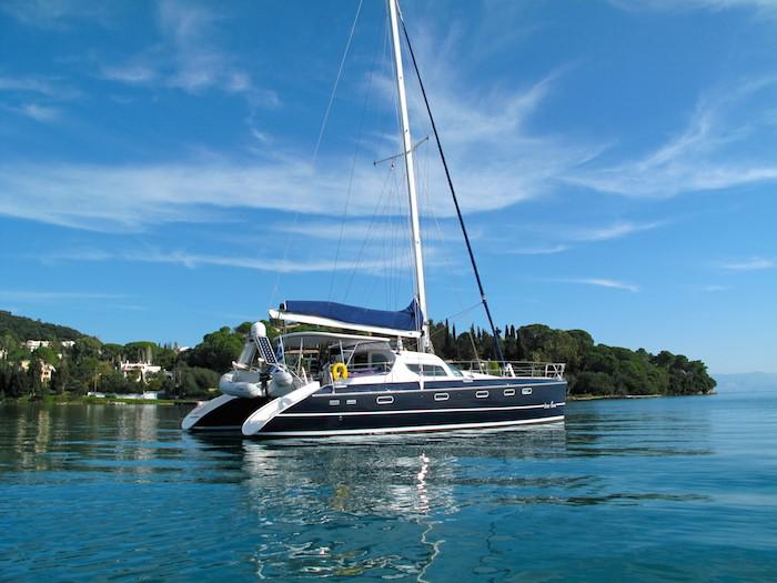 Book yachts online - catamaran - Privilege 495 - True Love - rent