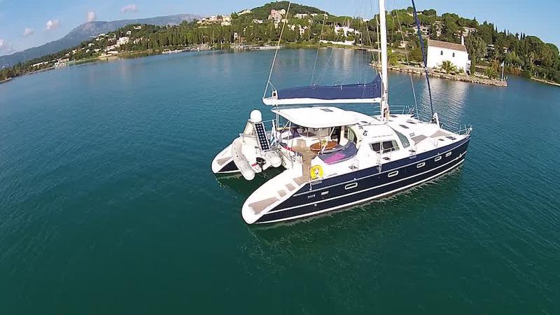 Book yachts online - catamaran - Privilege 495 - True Love - rent