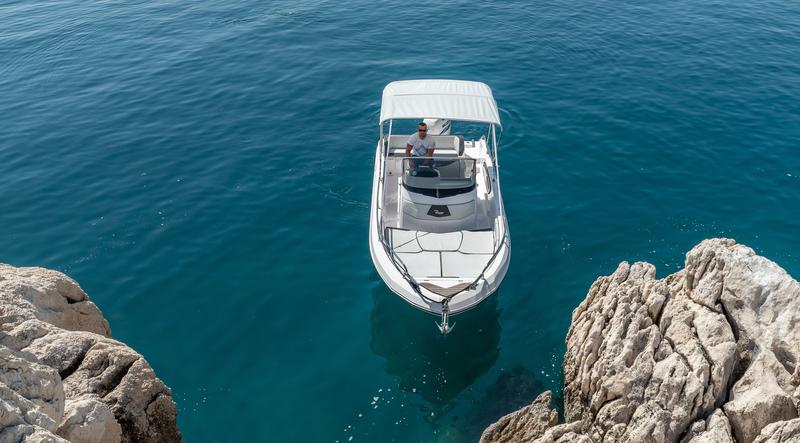 Book yachts online - motorboat - Ranieri Voyager 23S - no name - rent
