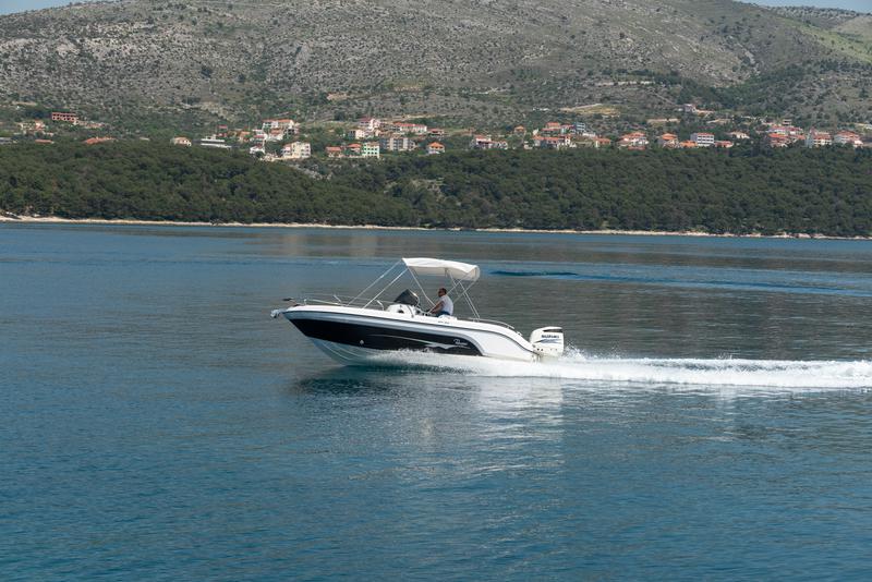 Book yachts online - motorboat - Ranieri Voyager 23S - no name - rent