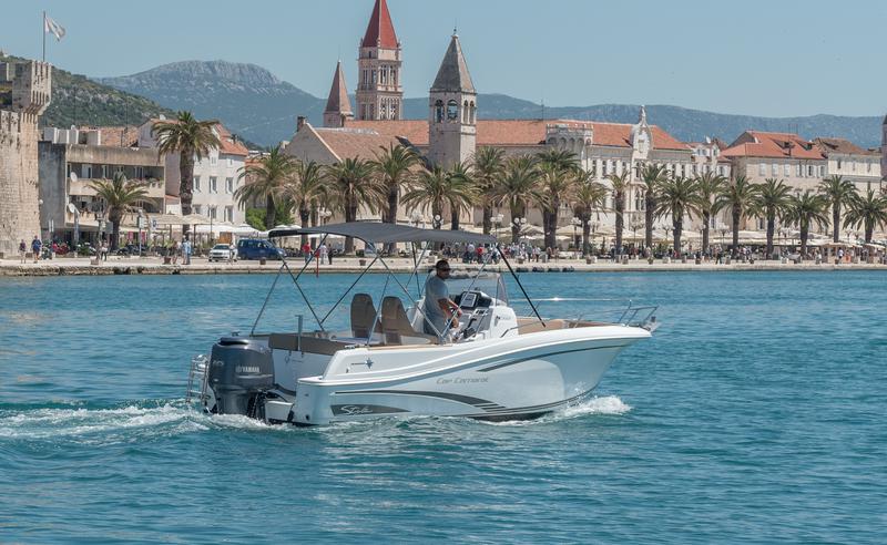 Book yachts online - motorboat - Cap Camarat 7.5 CC - no name - rent
