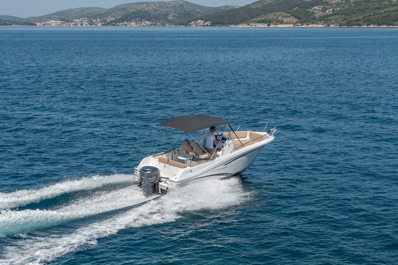 Book yachts online - motorboat - Cap Camarat 7.5 CC - no name - rent