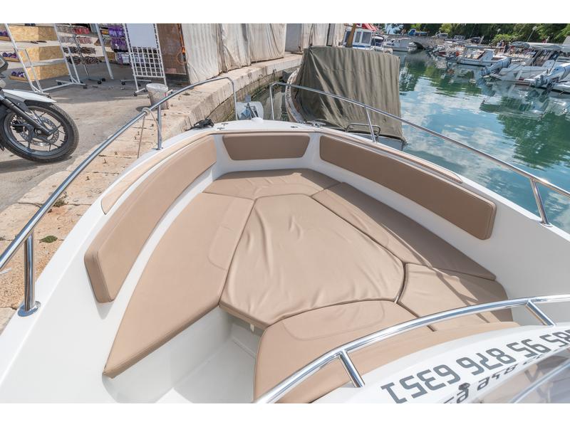 Book yachts online - motorboat - Cap Camarat 7.5 CC - no name - rent