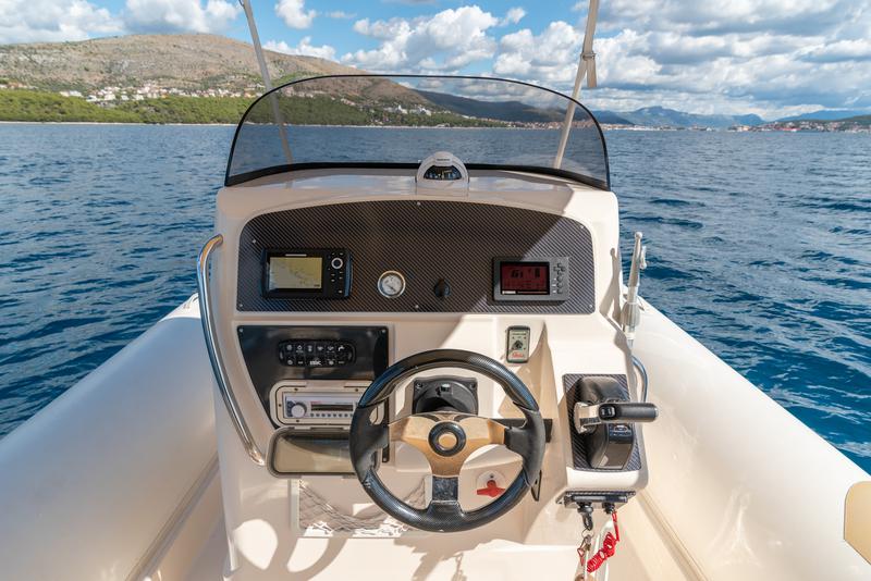 Book yachts online - motorboat - BSC 85 - no name - rent