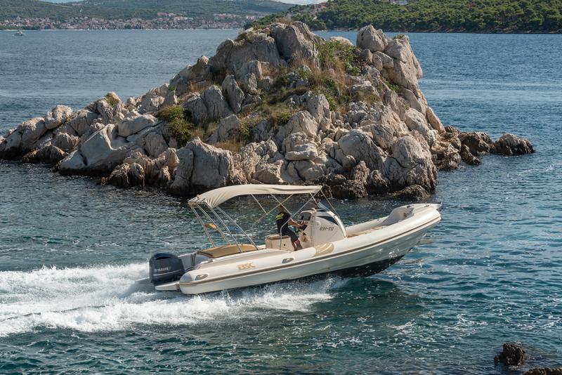 Book yachts online - motorboat - BSC 85 - no name - rent