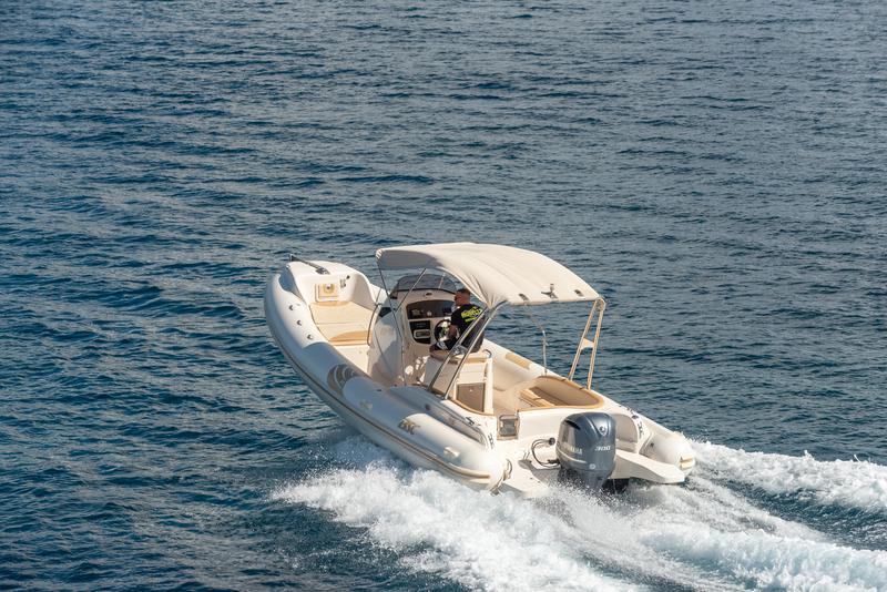 Book yachts online - motorboat - BSC 85 - no name - rent