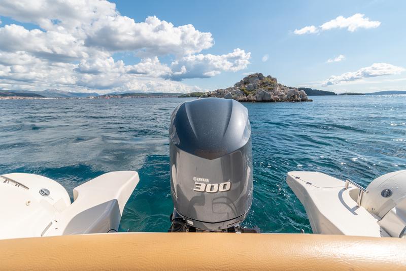 Book yachts online - motorboat - BSC 85 - no name - rent