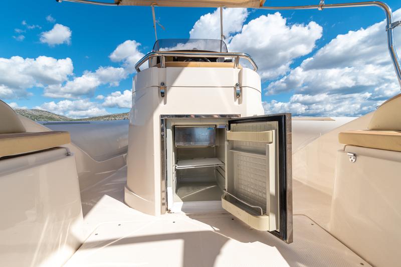 Book yachts online - motorboat - BSC 85 - no name - rent