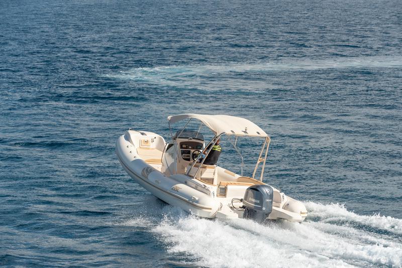 Book yachts online - motorboat - BSC 85 - no name - rent