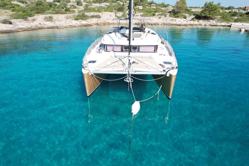 Book yachts online - catamaran - Lagoon 450  Fly - Black Duck - rent