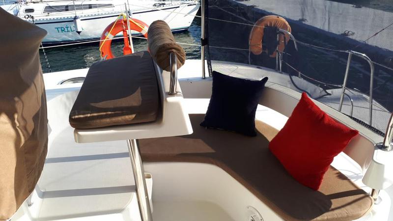Book yachts online - catamaran - Fountaine Pajot Lavezzi 40 - Odinn - rent