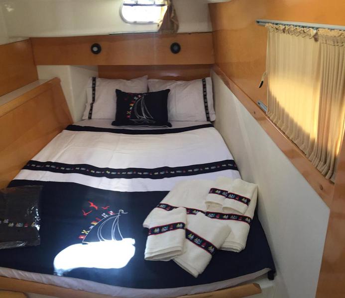 Book yachts online - catamaran - Fountaine Pajot Lavezzi 40 - Odinn - rent