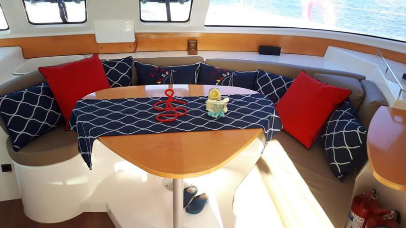 Book yachts online - catamaran - Fountaine Pajot Lavezzi 40 - Odinn - rent