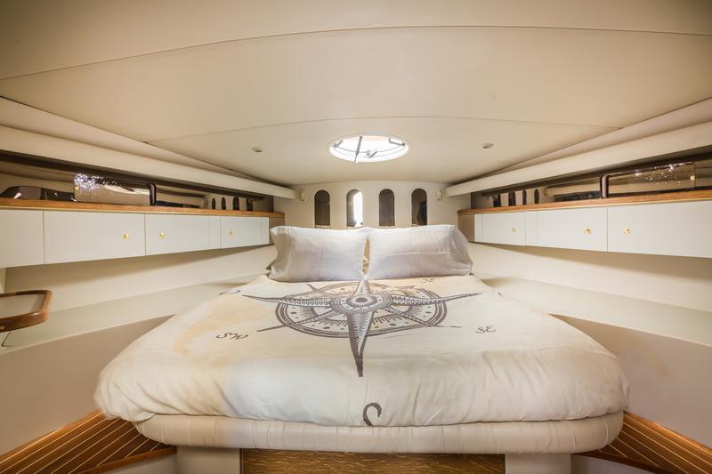 Book yachts online - motorboat - Cruisers 44 - GAP'S - rent