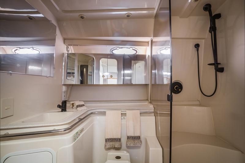 Book yachts online - motorboat - Cruisers 44 - GAP'S - rent