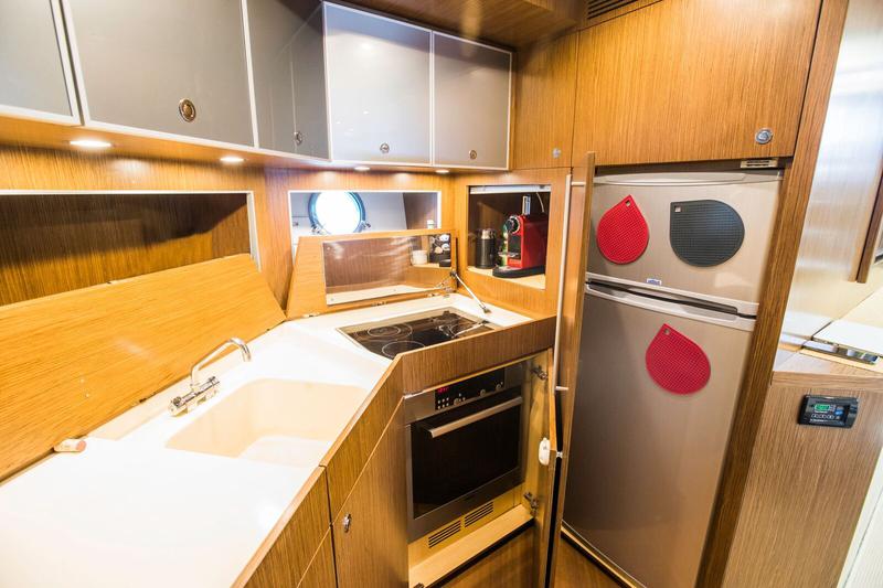 Book yachts online - motorboat - Riva 68 Ego - Pendrgon - rent