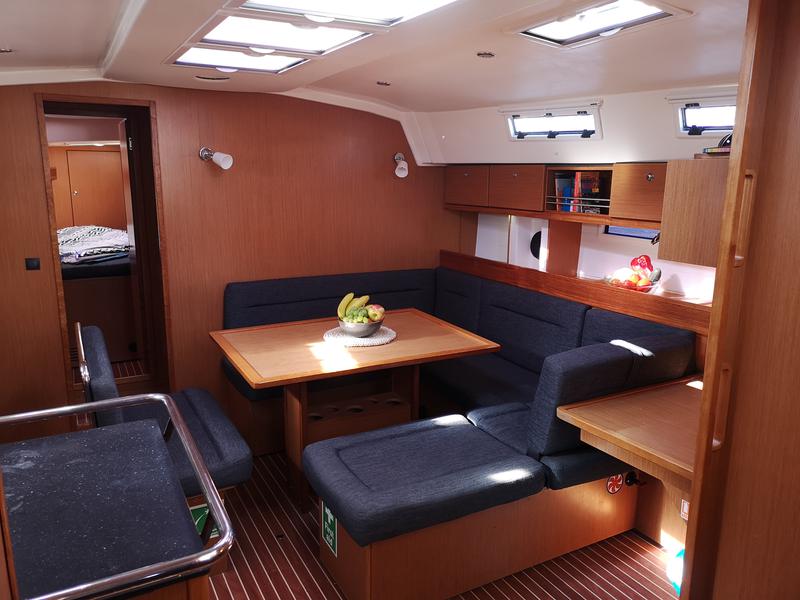 Book yachts online - sailboat - Bavaria Cruiser 45 - Eva - rent