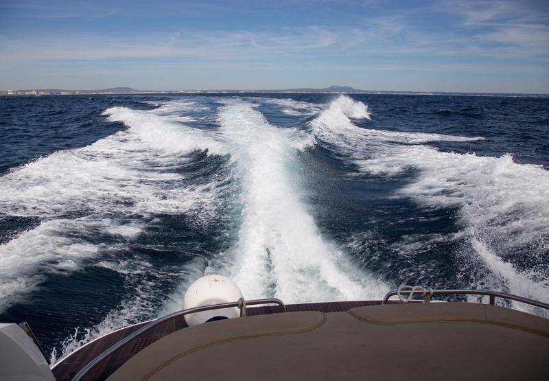 Book yachts online - motorboat - Bavaria 43 HT Sport - Gustel - rent