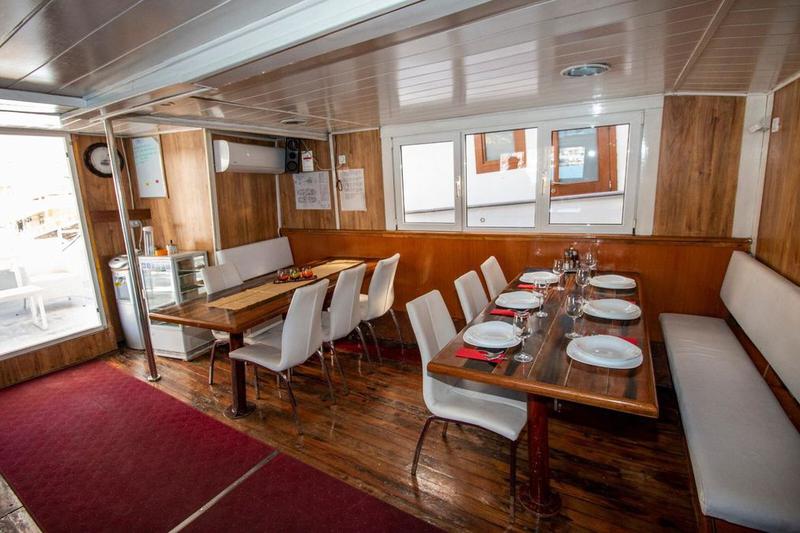Book yachts online - motorboat - Motoryacht - Amadeus - rent