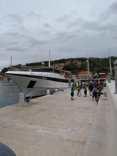 Book yachts online - motorboat - Motoryacht - Amadeus - rent