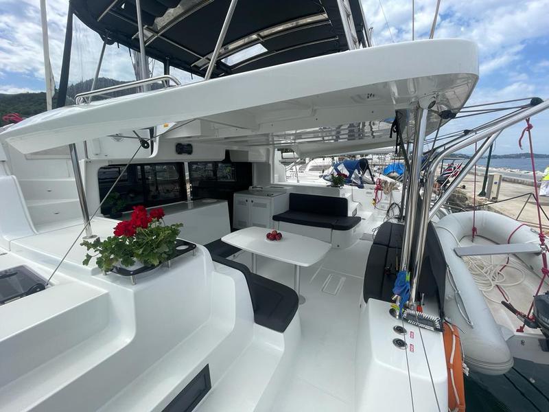 Book yachts online - catamaran - Lagoon 46 - Latria - rent
