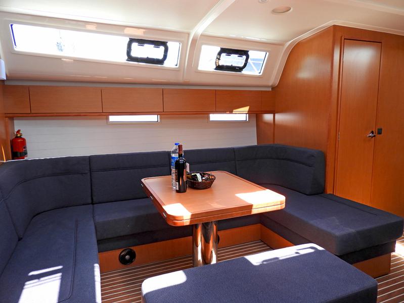 Book yachts online - sailboat - Bavaria Cruiser 51 - Mango - rent