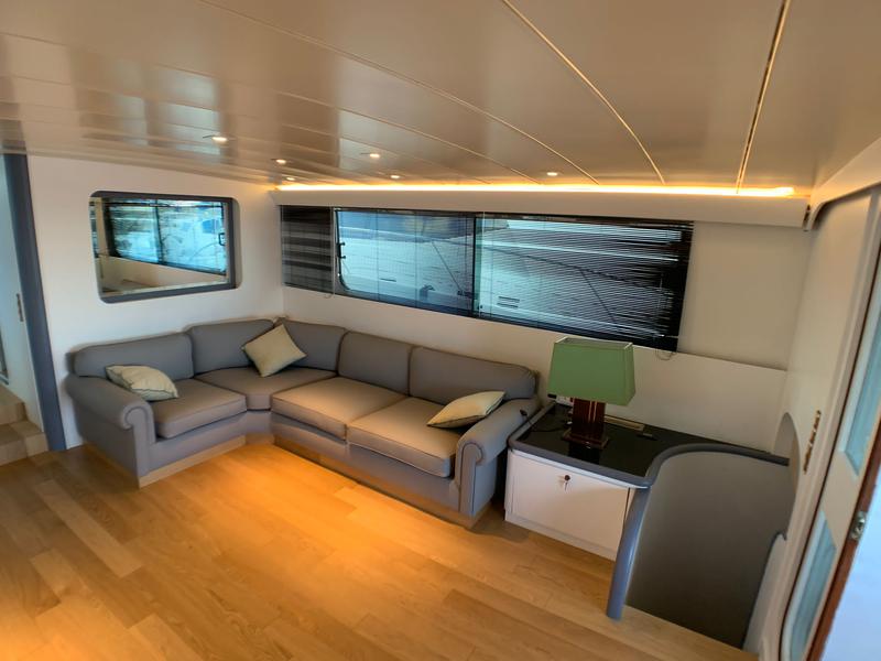 Book yachts online - motorboat - Canados 70 - Marhel 3 - rent
