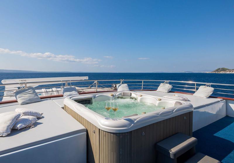 Book yachts online - motorboat - Motoryacht - Amalia - rent