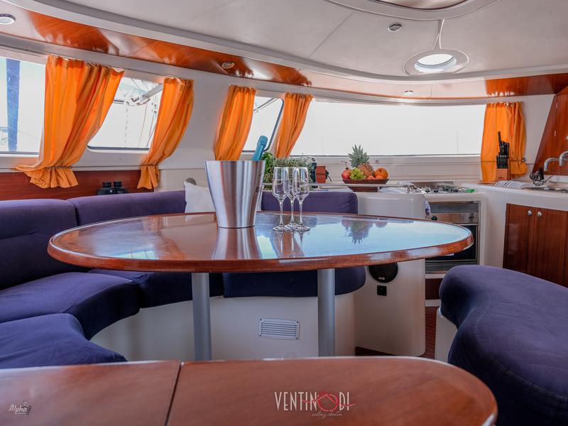 Book yachts online - catamaran - Belize 43 - Marina Piccola - rent