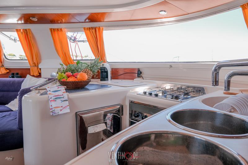 Book yachts online - catamaran - Belize 43 - Marina Piccola - rent