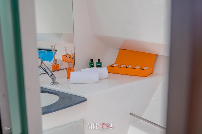 Book yachts online - catamaran - Belize 43 - Marina Piccola - rent