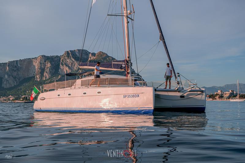 Book yachts online - catamaran - Belize 43 - Marina Piccola - rent