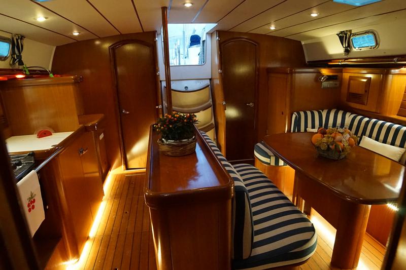 Book yachts online - sailboat - Beneteau 50 - MIKY - rent