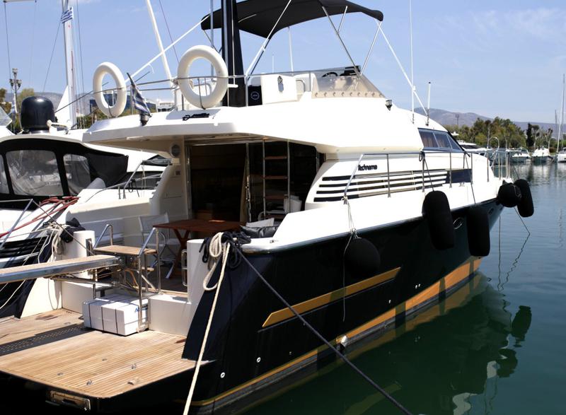 Book yachts online - motorboat - Posillipo Technema 51 - Magic Happens - rent