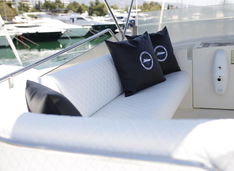 Book yachts online - motorboat - Posillipo Technema 51 - Magic Happens - rent