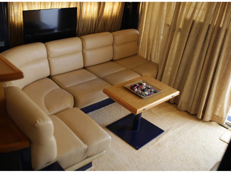 Book yachts online - motorboat - Posillipo Technema 51 - Magic Happens - rent