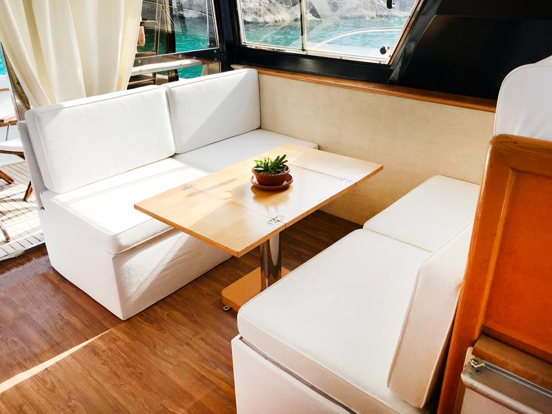 Book yachts online - motorboat - Posillipo Martinica 42 TS - Dim - rent