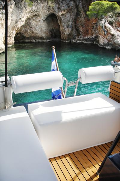 Book yachts online - motorboat - Posillipo Martinica 42 TS - Dim - rent