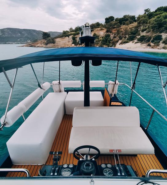 Book yachts online - motorboat - Posillipo Martinica 42 TS - Dim - rent