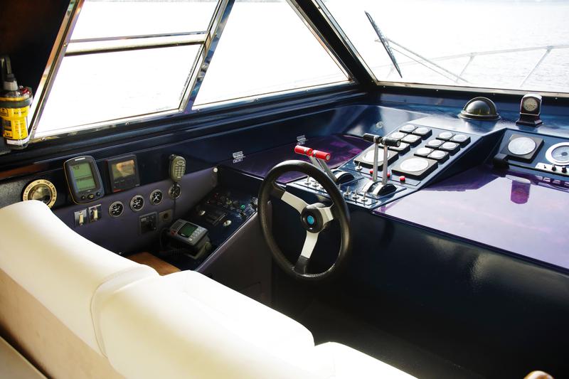 Book yachts online - motorboat - Posillipo Martinica 42 TS - Dim - rent