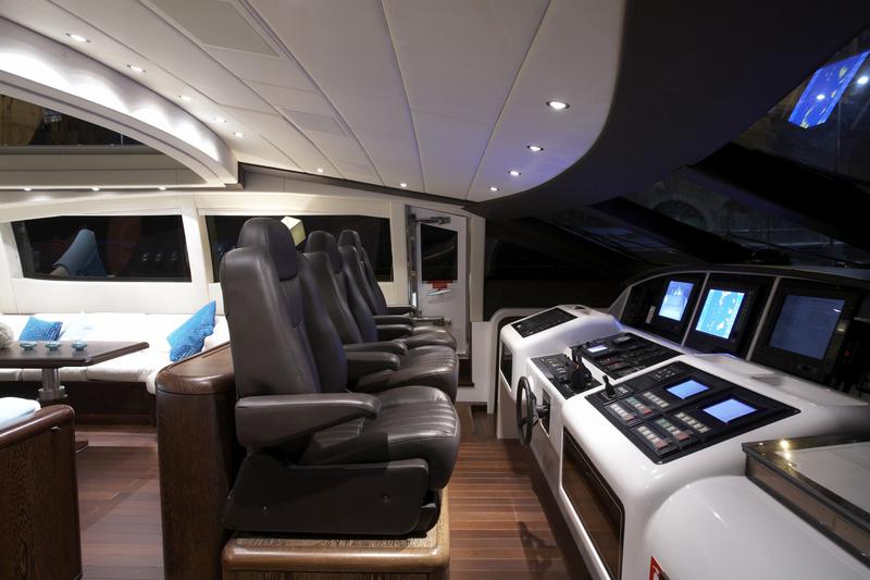 Book yachts online - motorboat - Mangusta 92 - L'Esperance - rent