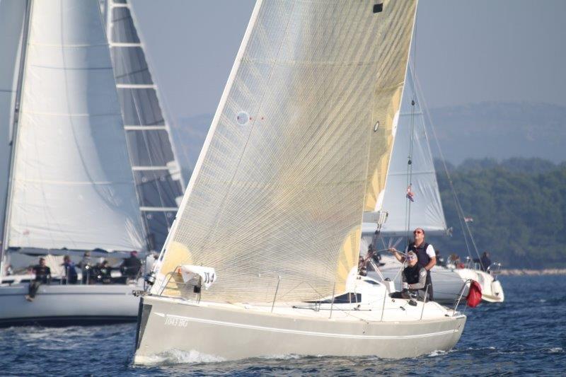 Book yachts online - sailboat - Elan 340 - Golf - rent