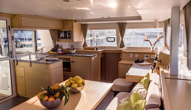Book yachts online - catamaran - Lagoon 450 - Opera Prima - rent
