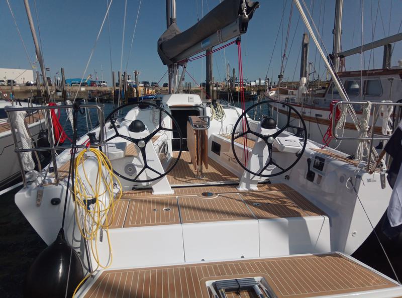 Book yachts online - sailboat - Dehler 38SQ - Break Free - rent